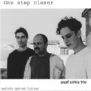אסף סירקיס - צעד אחד קרוב יותר (1996)